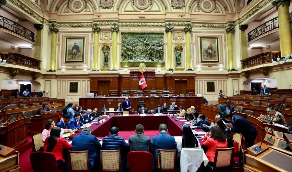 Comisión y MEF mantienen diferencias sobre beneficios para trabajadores CAS. Comisión y MEF mantienen diferencias sobre beneficios para trabajadores CAS.