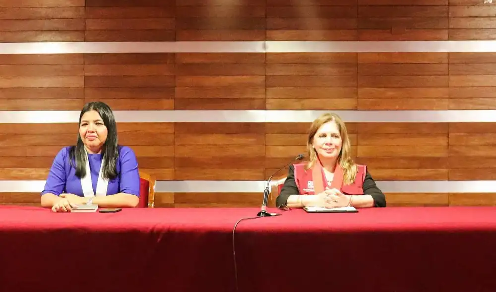 Durante la última sesión, agradeció a escolares y tutores por su compromiso en la resolución de conflictos.Fuente: difusión.