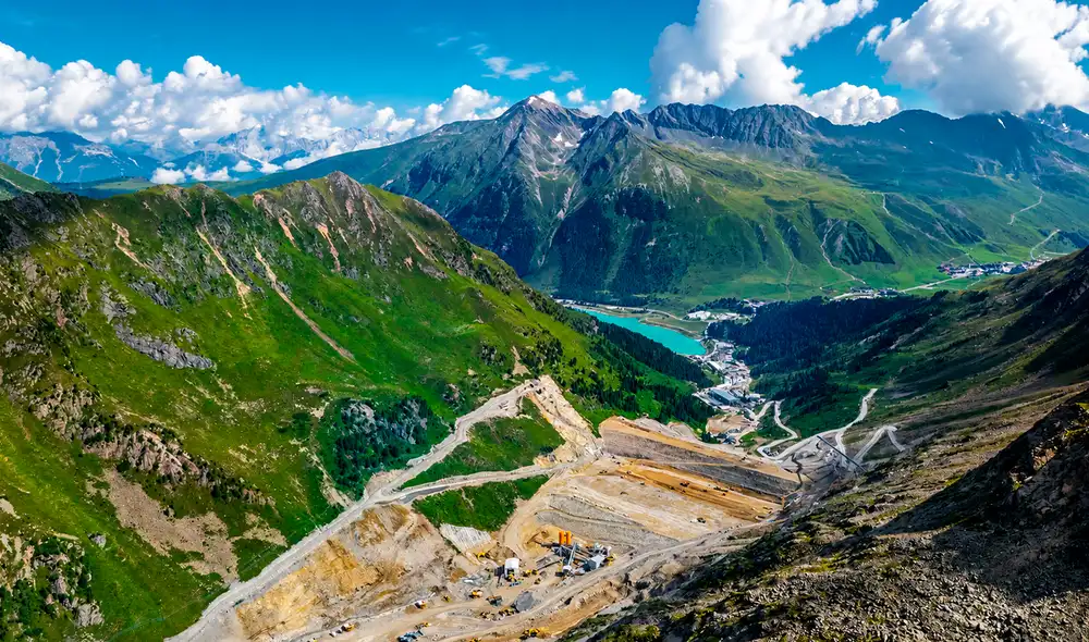La instalación de almacenamiento de agua proyectada en Kühtai almacenará agua para la circulación y generará electricidad en Austria, Europa. La instalación de almacenamiento de agua proyectada en Kühtai almacenará agua para la circulación y generará electricidad en Austria, Europa.