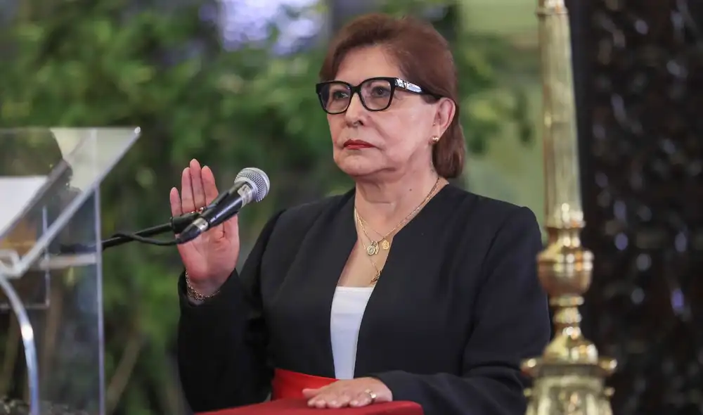 María Cuadros Espinoza presenta su renuncia irrevocable al cargo de ministra de Educación