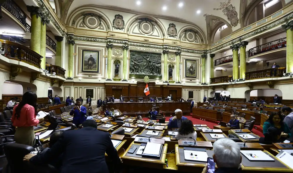 Tras más de dos horas de debate, la Comisión Permanente acordó un cuarto intermedio para incorporar los pedidos de los congresistas. Tras más de dos horas de debate, la Comisión Permanente acordó un cuarto intermedio para incorporar los pedidos de los congresistas.