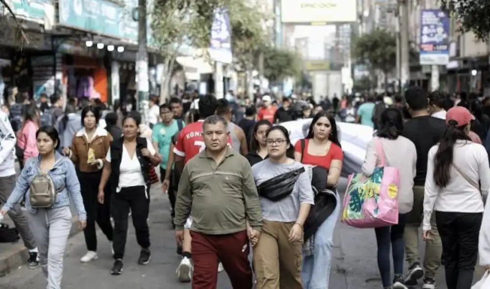 Los Censos Nacionales 2025 del INEI revelan que el 61,8% de la población peruana se identifica como mestiza, seguido por quechuas (17,2%) y blancos (9%). Los Censos Nacionales 2025 del INEI revelan que el 61,8% de la población peruana se identifica como mestiza, seguido por quechuas (17,2%) y blancos (9%).