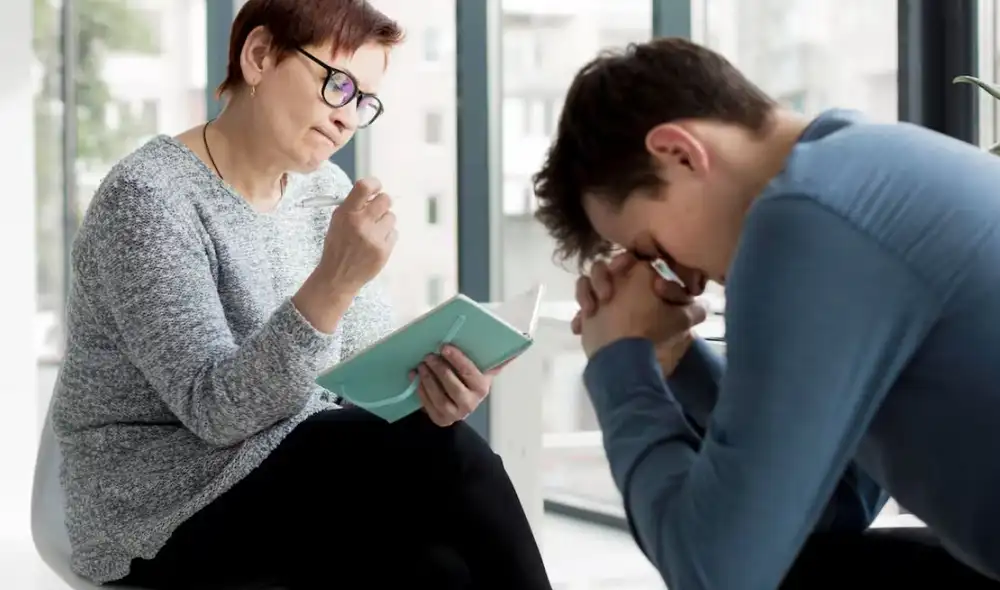 El Trastorno por Déficit de Atención e Hiperactividad (TDAH) afecta a muchos adultos sin diagnóstico, que a menudo son malinterpretados como distraídos. En Perú, más del 80% de las atenciones por TDAH en el primer semestre de 2025 fueron a niños.