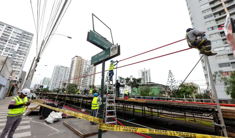 Continúan los trabajos en la av. Brasil por la Gran Parada y Desfile Cívico Militar 2026 Continúan los trabajos en la av. Brasil por la Gran Parada y Desfile Cívico Militar 2026
