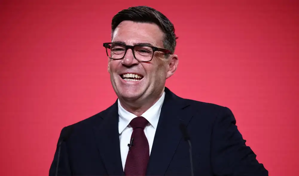 Andy Burnham asumirá como primer ministro del Reino Unido el lunes, tras convertirse en líder del Partido Laborista Andy Burnham asumirá como primer ministro del Reino Unido el lunes, tras convertirse en líder del Partido Laborista