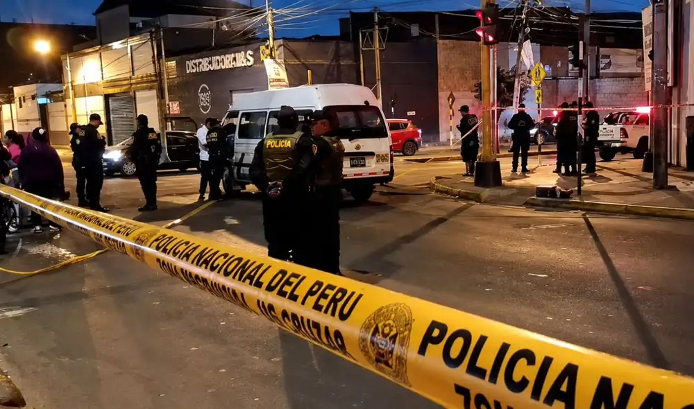 Una conductora de transporte público, Elizabeth Arroyo Humareda, fue asesinada a balazos en plena avenida Colonial, Cercado de Lima, mientras realizaba su recorrido. Una conductora de transporte público, Elizabeth Arroyo Humareda, fue asesinada a balazos en plena avenida Colonial, Cercado de Lima, mientras realizaba su recorrido.