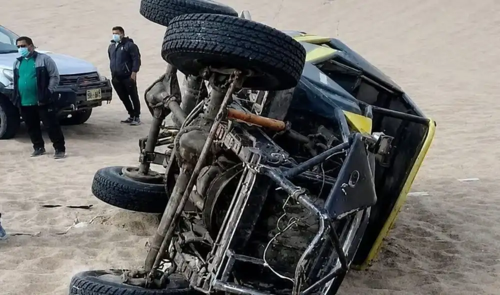 Una turista estadounidense perdió el brazo derecho tras un accidente en las dunas de Huacachina, Ica. El vehículo tubular en el que viajaba volcó, dejando a otros nueve heridos.