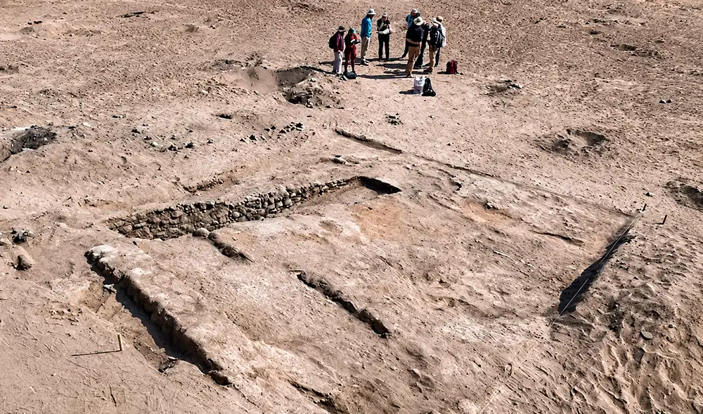 Pacatnamú, un complejo arqueológico de 92 hectáreas, floreció entre los siglos III y XV, y su investigación busca desentrañar su impacto político, religioso y comunitario en el antiguo Perú.