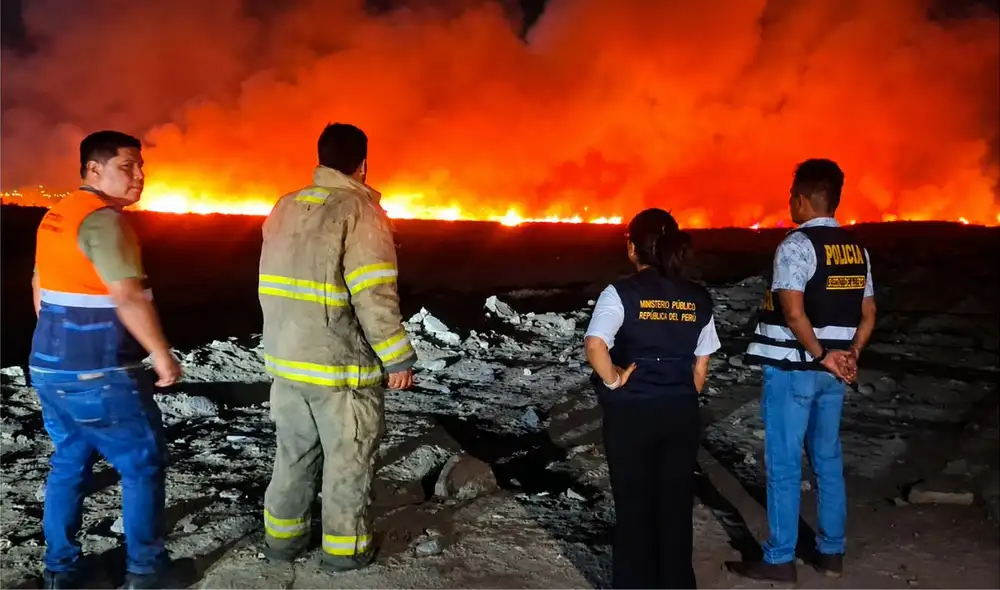 Despliegan bomberos y autoridades para controlar incendio en Áncash Despliegan bomberos y autoridades para controlar incendio en Áncash