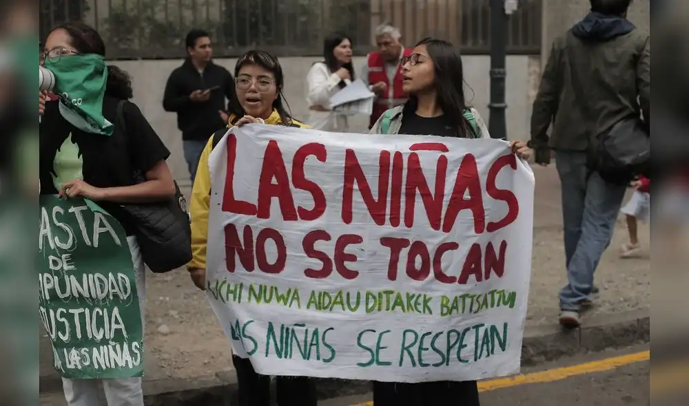 Exigen justicia por niña awajún violentada en plantón frente al MIMP: padrastro y agresor sigue prófugo Exigen justicia por niña awajún violentada en plantón frente al MIMP: padrastro y agresor sigue prófugo