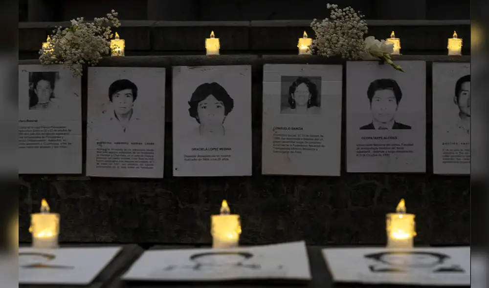 Fotografías de las víctimas de la masacre 2022/2023 en el Palacio de Justicia en la noche del lunes 27. Foto: AFP.