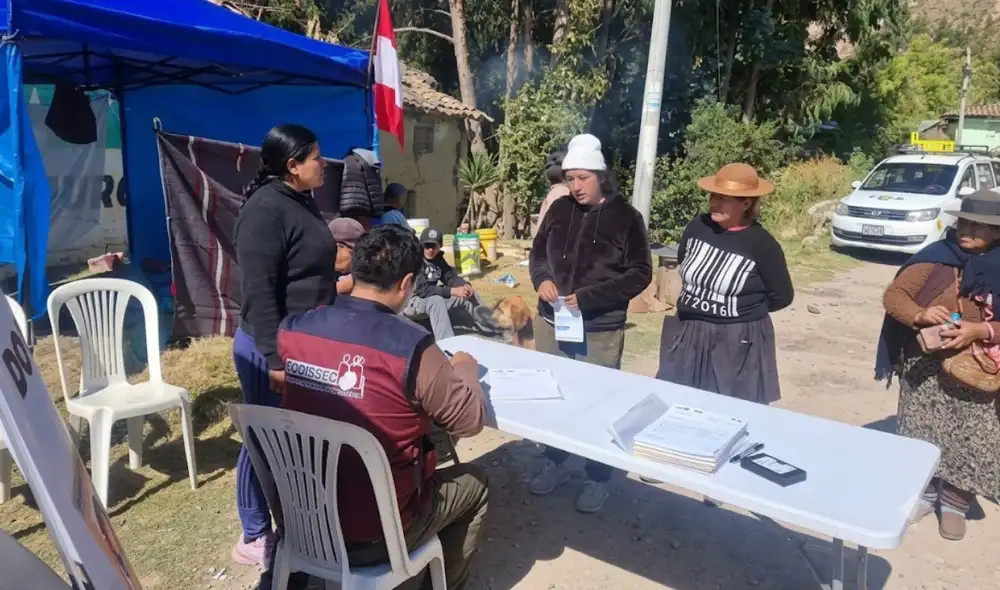 Las personas damnificadas por el sismo de magnitud 5.4 en Chupaca, Junín, accederán a una campaña gratuita para tramitar el Documento Nacional de Identidad (DNI) a partir del 30 de julio. Las personas damnificadas por el sismo de magnitud 5.4 en Chupaca, Junín, accederán a una campaña gratuita para tramitar el Documento Nacional de Identidad (DNI) a partir del 30 de julio.