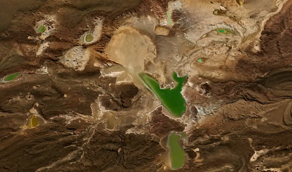 La Laguna del Carbón, ubicada en la Patagonia argentina a 105 metros bajo el nivel del mar, es el punto más bajo de América y un importante sitio científico.