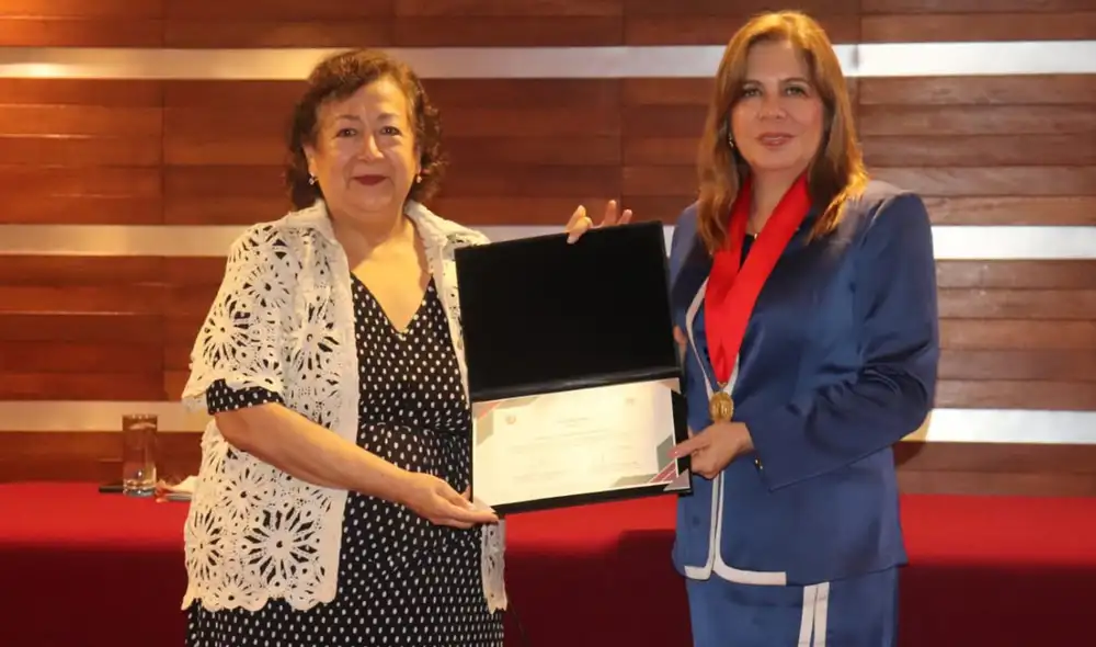La presidenta de la Corte, Cecilia Milagros León Velásquez, inauguró el evento, destacando la trayectoria y calidad humana de Rodríguez Chávez en el ámbito judicial. Foto: difusión. La presidenta de la Corte, Cecilia Milagros León Velásquez, inauguró el evento, destacando la trayectoria y calidad humana de Rodríguez Chávez en el ámbito judicial. Foto: difusión.