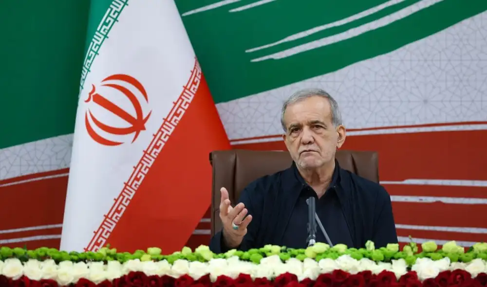 Irán anunció el cierre del estrecho de Ormuz hasta que EE. UU. acepte todas sus condiciones, intensificando la tensión en Medio Oriente y afectando el transporte global de hidrocarburos.