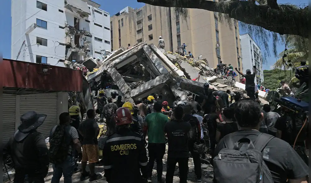 Las autoridades despliegan equipos de rescate especializados y el presidente Abelardo de la Espriella. Foto: AFP. Las autoridades despliegan equipos de rescate especializados y el presidente Abelardo de la Espriella. Foto: AFP.