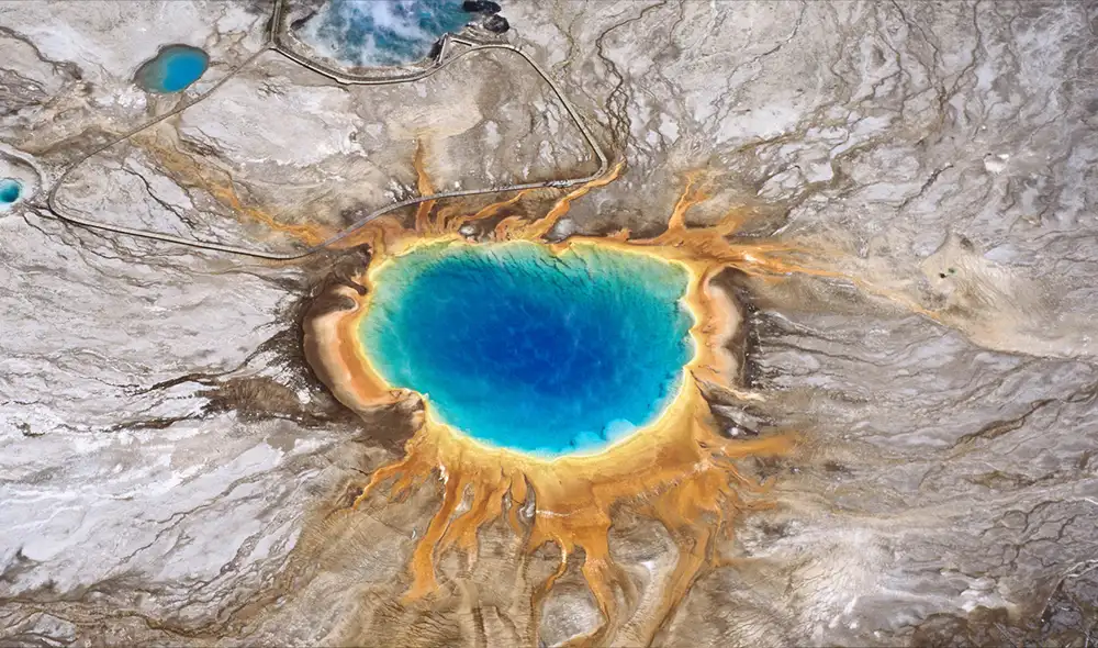 Los científicos identificaron patrones de enjambres sísmicos y fallas subterráneas bajo Yellowstone. Foto: Holger Leue