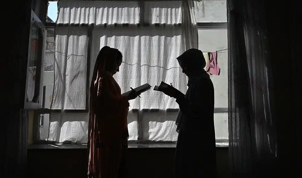 Además, más de dos millones de niños están fuera del sistema educativo; la falta de inversión y la crisis sanitaria. Foto: AFP.