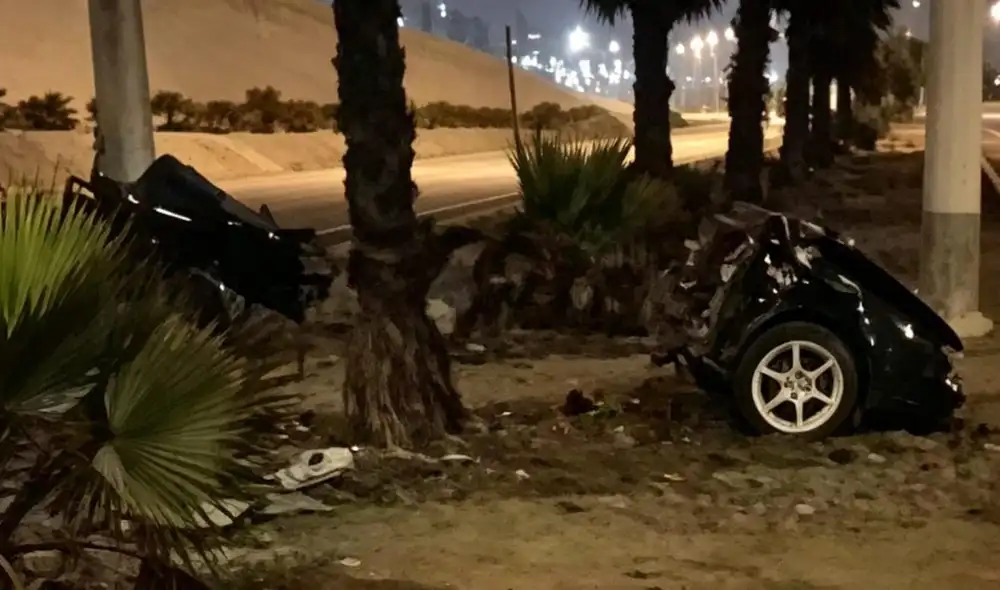 El automóvil involucrado quedó severamente dañado, partido en dos tras el impacto en San Miguel. El automóvil involucrado quedó severamente dañado, partido en dos tras el impacto en San Miguel.