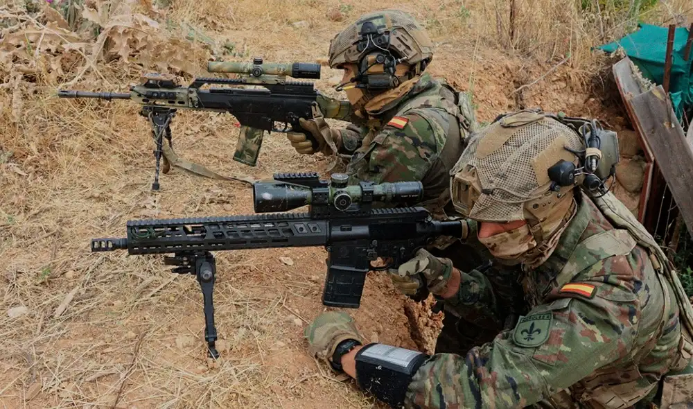 El arma, que combina características entre un fusil de asalto y un rifle de precisión. Foto: AFP.