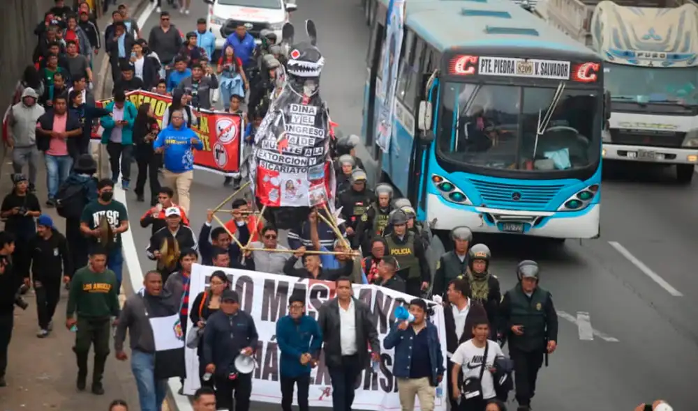 El gremio expuso su pliego de reclamos al gobierno de Keiko Fujimori esperando una pronta respuesta. El gremio expuso su pliego de reclamos al gobierno de Keiko Fujimori esperando una pronta respuesta.
