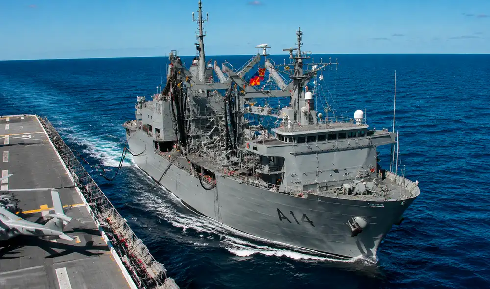 La Armada española utiliza el Buque de Aprovisionamiento de Combate Patiño para garantizar el suministro logístico de combustible, alimentos y recursos médicos en alta mar durante semanas. La Armada española utiliza el Buque de Aprovisionamiento de Combate Patiño para garantizar el suministro logístico de combustible, alimentos y recursos médicos en alta mar durante semanas.