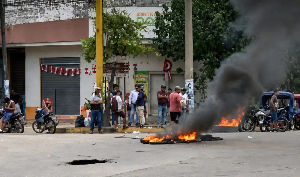 Los transportistas de Ucayali exigen una respuesta del Gobierno sobre el aumento del combustible, advirtiendo que nuevas protestas podrían surgir en 48 horas si no hay solución. Los transportistas de Ucayali exigen una respuesta del Gobierno sobre el aumento del combustible, advirtiendo que nuevas protestas podrían surgir en 48 horas si no hay solución.