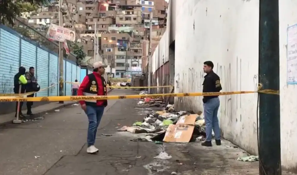 Una joven fue encontrada sin vida y calcinada en la madrugada de este lunes, en los alrededores de la Cachina, en La Victoria. La Policía investiga las circunstancias del crimen. Una joven fue encontrada sin vida y calcinada en la madrugada de este lunes, en los alrededores de la Cachina, en La Victoria. La Policía investiga las circunstancias del crimen.