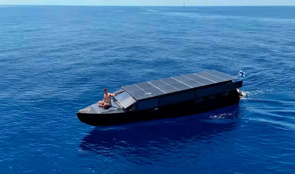 El Helios 11 ha completado una travesía de 5.500 kilómetros por ríos europeos utilizando únicamente energía solar, sin consumir diésel. El Helios 11 ha completado una travesía de 5.500 kilómetros por ríos europeos utilizando únicamente energía solar, sin consumir diésel.