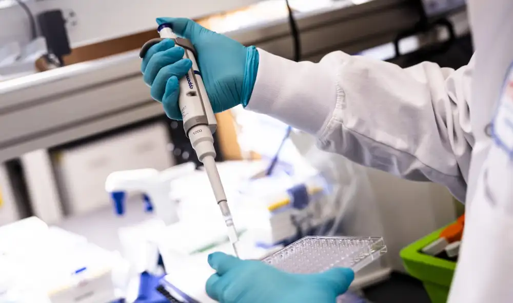 Moderna y Merck divulgan resultados prometedores de una vacuna contra el melanoma. Foto: Adam Glanzman