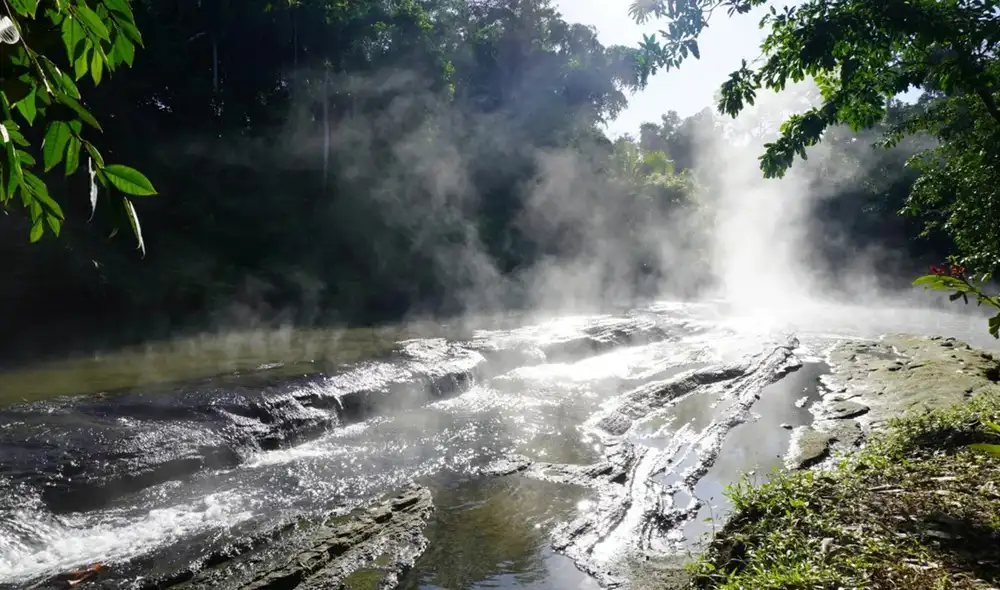 El río Shanay-Timpishka en Perú destaca por sus aguas que alcanzan casi 99 °C. Su nombre significa "hervido con el calor del sol".