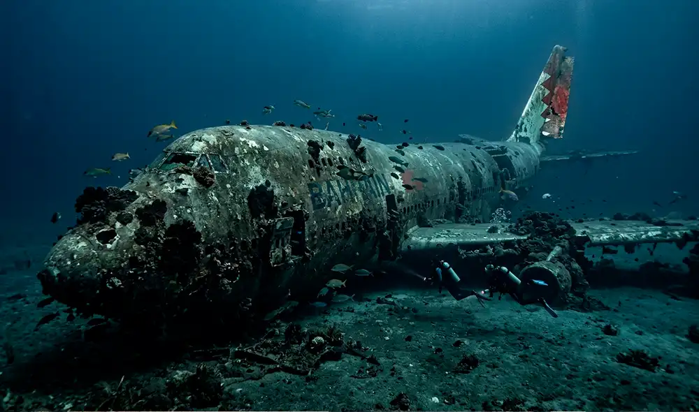 Un Boeing 747 es la atracción principal de un parque submarino temático. Foto: Gemini IA Un Boeing 747 es la atracción principal de un parque submarino temático. Foto: Gemini IA