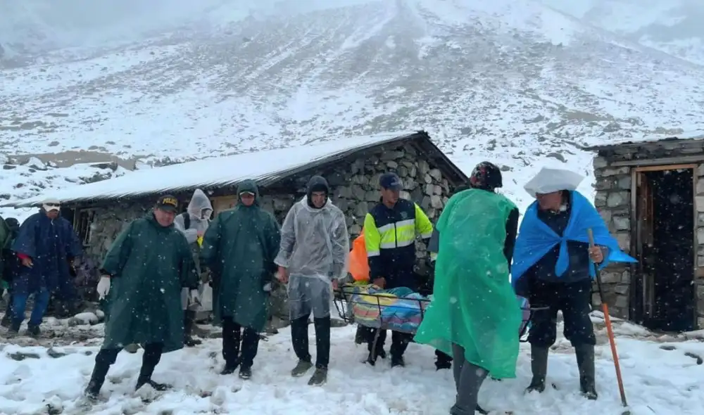 Dos porteadores fallecieron en Cusco durante intensas lluvias y nevadas en las rutas del Camino Inka y Salkantay. Las muertes son investigadas por la Policía, que indaga posibles causas. Dos porteadores fallecieron en Cusco durante intensas lluvias y nevadas en las rutas del Camino Inka y Salkantay. Las muertes son investigadas por la Policía, que indaga posibles causas.