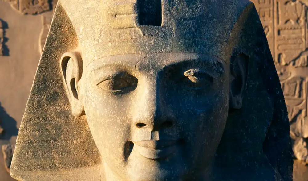 Investigadores encuentran la pieza que faltaba de la estatua de Ramsés II. Foto: Atlantide Phototravel