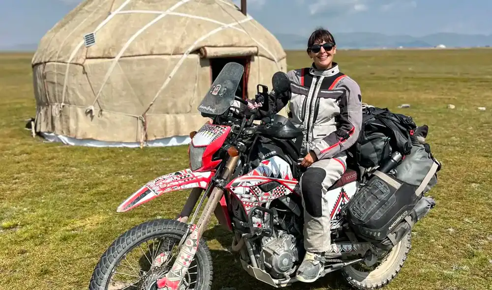 Graduada en Traducción e Interpretación, Paula redescubrió el mundo a través de travesías en motocicleta. Graduada en Traducción e Interpretación, Paula redescubrió el mundo a través de travesías en motocicleta.
