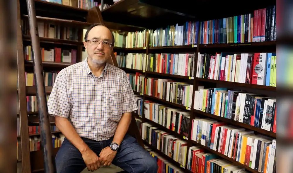 Martín Tanaka presentó su libro "La agonía del Perú posfujimori" en la Feria Internacional del Libro de Lima. Martín Tanaka presentó su libro "La agonía del Perú posfujimori" en la Feria Internacional del Libro de Lima.