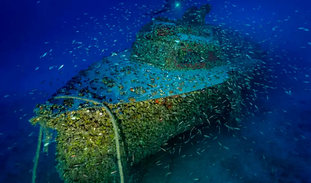 Un vestigio de la Segunda Guerra Mundial, el LS 6, fue hallado en el mar Jónico tras más de 80 años en el fondo marino. Este pequeño barco de la Kriegsmarine mantiene su estructura original.