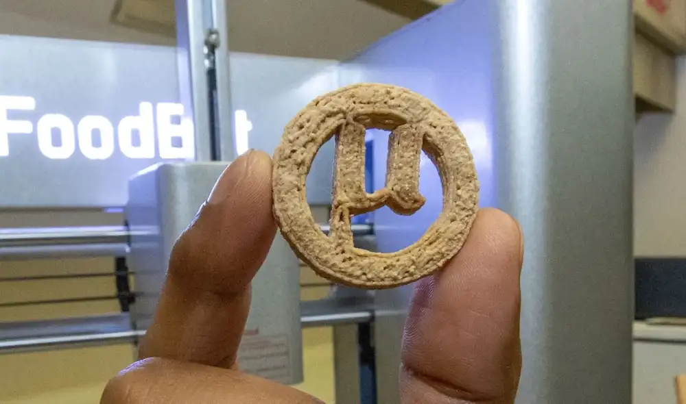 Una galleta elaborada con plástico reciclado y materiales vegetales. Foto: Comunicaciones de SIU Carbondale