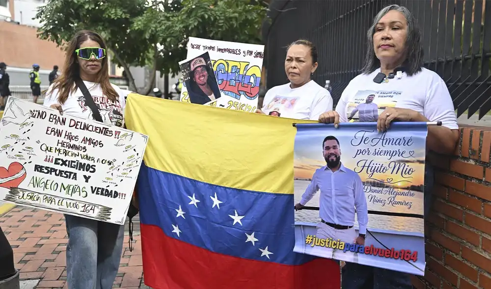 Familiares de presos políticos se manifestaron en Caracas exigiendo la publicación de una lista oficial de liberaciones tras el anuncio de 131 excarcelaciones Familiares de presos políticos se manifestaron en Caracas exigiendo la publicación de una lista oficial de liberaciones tras el anuncio de 131 excarcelaciones