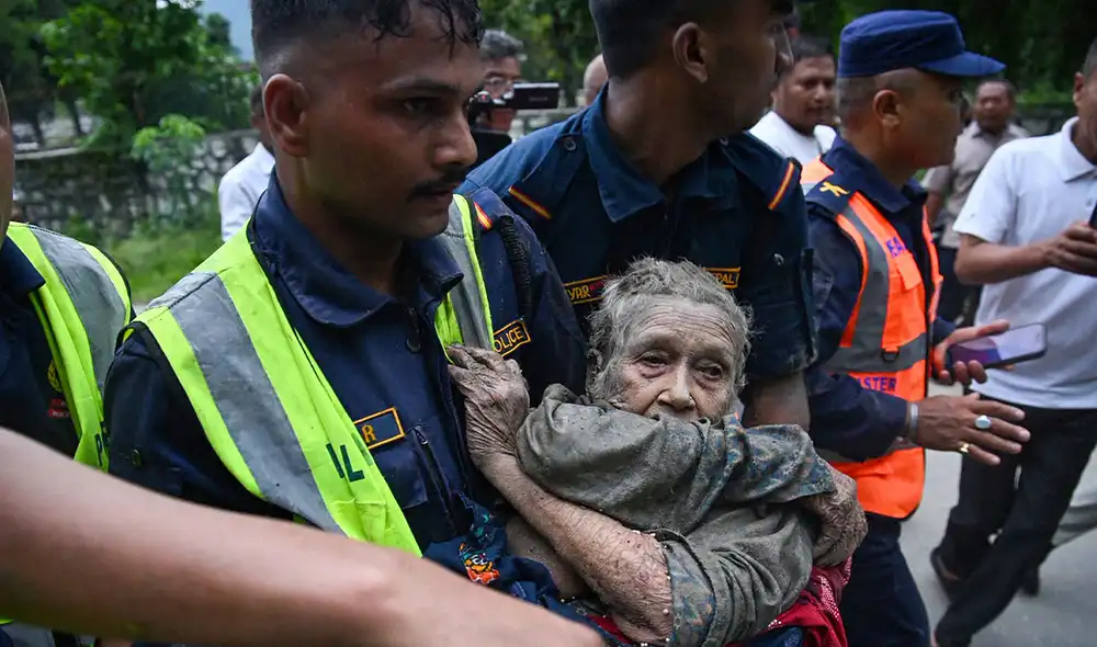 Las operaciones de rescate son complicadas por la magnitud de la crecida. Foto: AFP. Las operaciones de rescate son complicadas por la magnitud de la crecida. Foto: AFP.