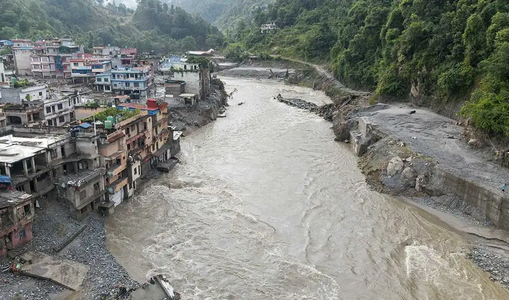 Recientemente, un alud de hielo y rocas sorprendió a los equipos de monitoreo, generando una inundación repentina en Nepal y afectando al condado de Gyirong en Tíbet Recientemente, un alud de hielo y rocas sorprendió a los equipos de monitoreo, generando una inundación repentina en Nepal y afectando al condado de Gyirong en Tíbet