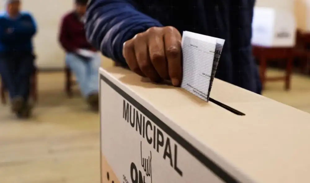 Adultos habilitados y que cuentan con DNI de menor de edad también podrán ejercer su voto con normalidad. Adultos habilitados y que cuentan con DNI de menor de edad también podrán ejercer su voto con normalidad.