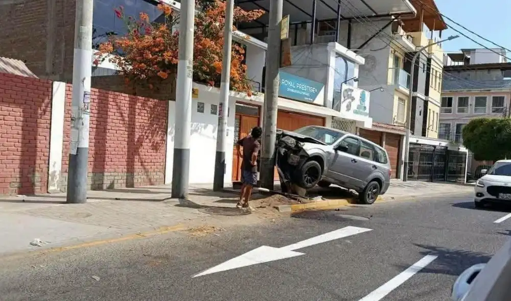 Ambulancias del SAMU atienden emergencias ocasionadas por accidentes de tránsito en Lima. Ambulancias del SAMU atienden emergencias ocasionadas por accidentes de tránsito en Lima.