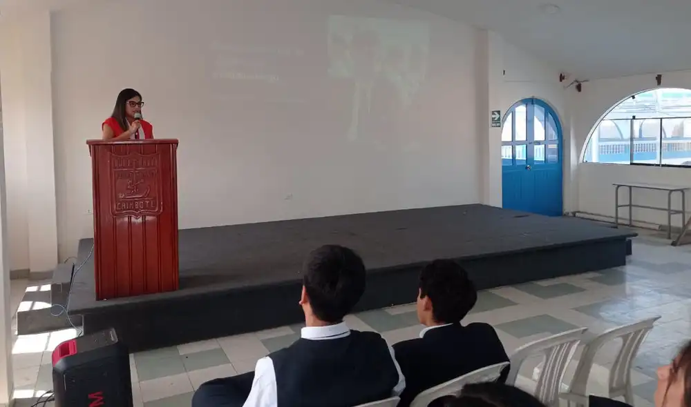 Jóvenes de Nuevo Chimbote participaron en charla sobre relaciones saludables. Foto: difusión.