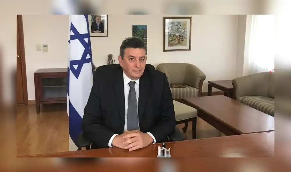 Ofek  ha sido asesor diplomático superior en el Estado Mayor de las FDI