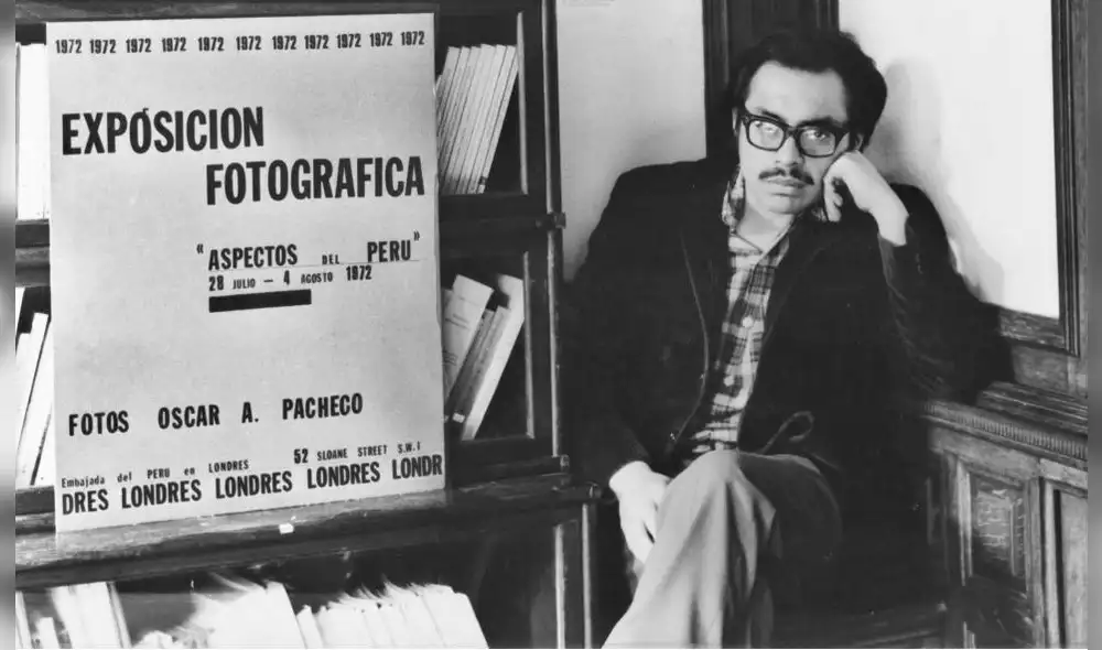 Óscar Pacheco, un fotógrafo de alta formación académica, un docente tenaz, un ser humano admirable. En una exposición en la embajada de Perú en Londres en 1972.