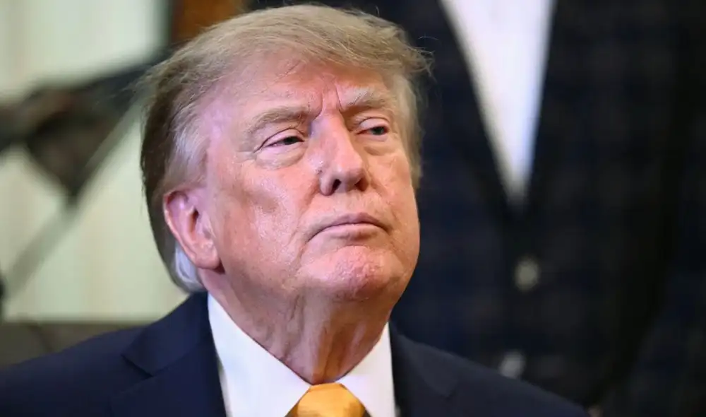 Donald Trump compartió en redes sociales un posible diseño de uniforme para la Fuerza Espacial de EE. UU., generando debate por sus similitudes con otros trajes icónicos. Donald Trump compartió en redes sociales un posible diseño de uniforme para la Fuerza Espacial de EE. UU., generando debate por sus similitudes con otros trajes icónicos.