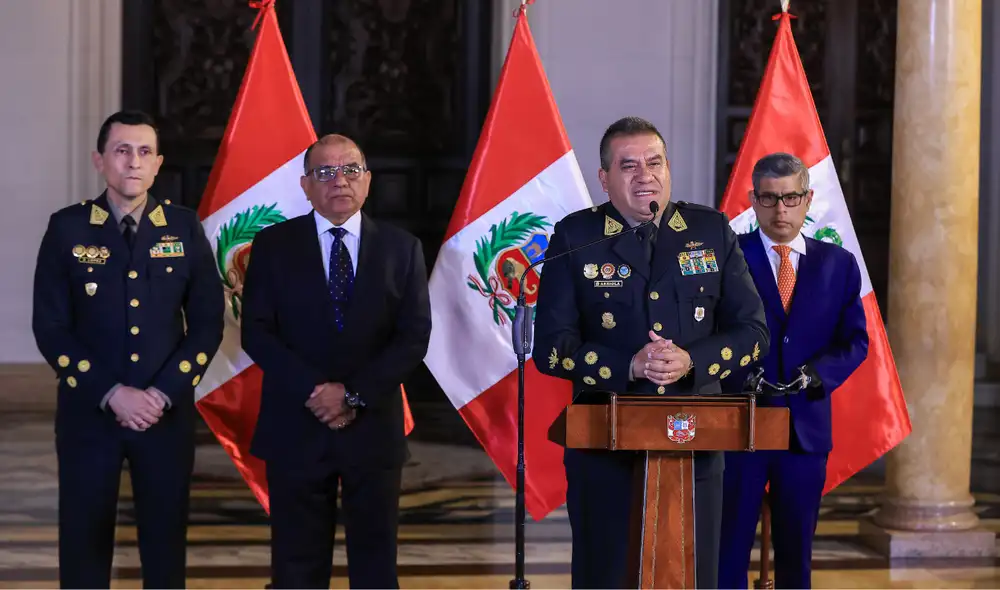 CONVOCATORIA. Óscar Arriola comunicó su decisión en Palacio de Gobierno en compañía de Luis Galarreta y César Astudillo. Foto: Presidencia CONVOCATORIA. Óscar Arriola comunicó su decisión en Palacio de Gobierno en compañía de Luis Galarreta y César Astudillo. Foto: Presidencia