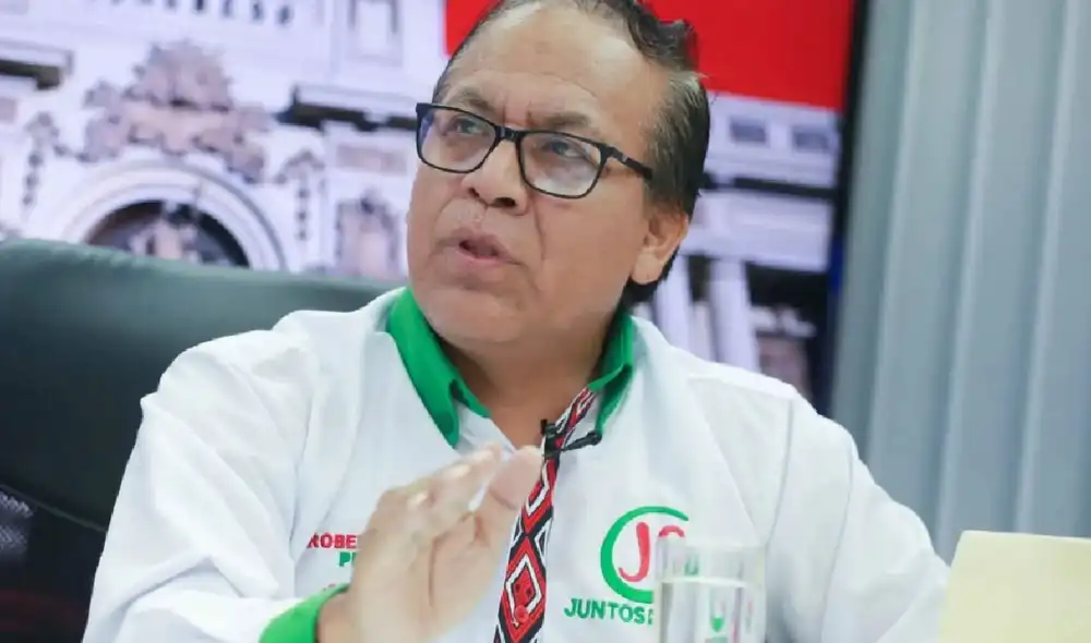 Roberto Sánchez labora como jefe de gabinete de asesores de Juntos por el Perú en el Senado Roberto Sánchez labora como jefe de gabinete de asesores de Juntos por el Perú en el Senado
