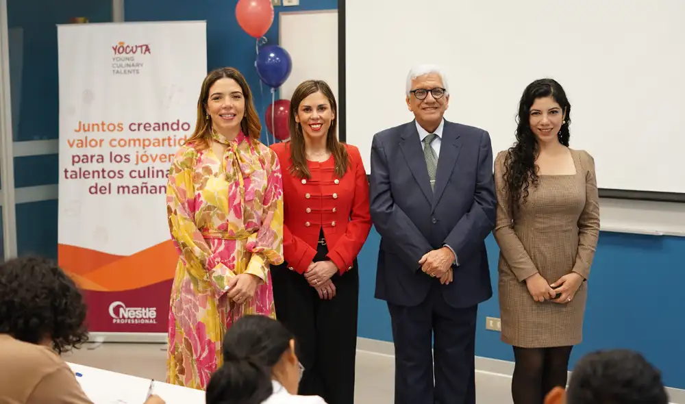 De izquierda a derecha: Caridad Barillas, de Nestlé Professional Perú; Silvana Rosso, de Nestlé Perú; Augusto Dalmau García, rector; y Marcela Cáceres Cruz, jefa de Empleabilidad de la Universidad Le Cordon Bleu.